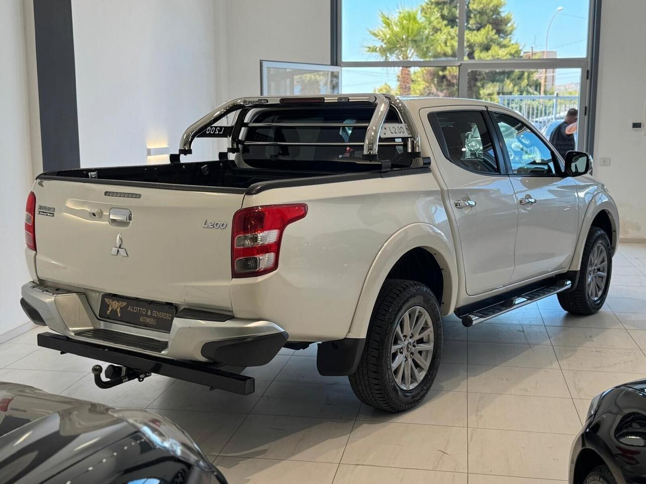 Mitsubishi L200 2.4 DI-D/181CV Club Cab Intense Hp Mivec SDA
