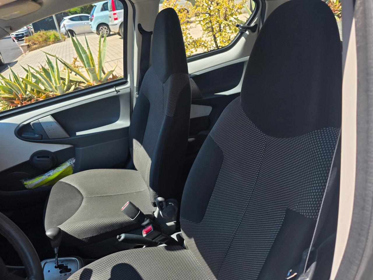 Toyota Aygo 1.0 12V VVT-i 5 porte Sol Connect MMT