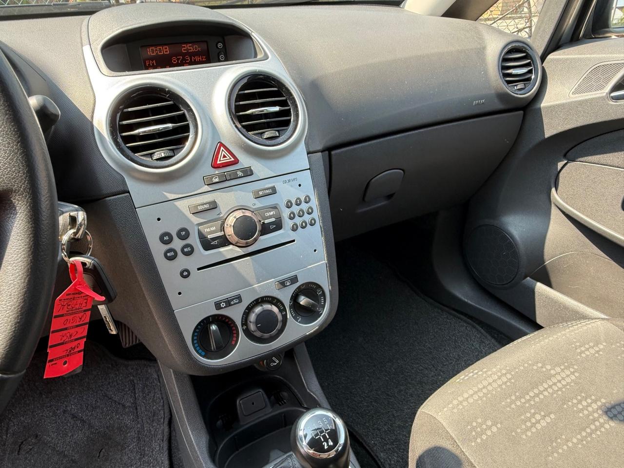 Opel Corsa 1.2 5 porte Cosmo