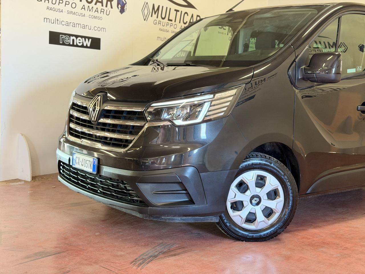 Renault Trafic passenger 9 Posti L2