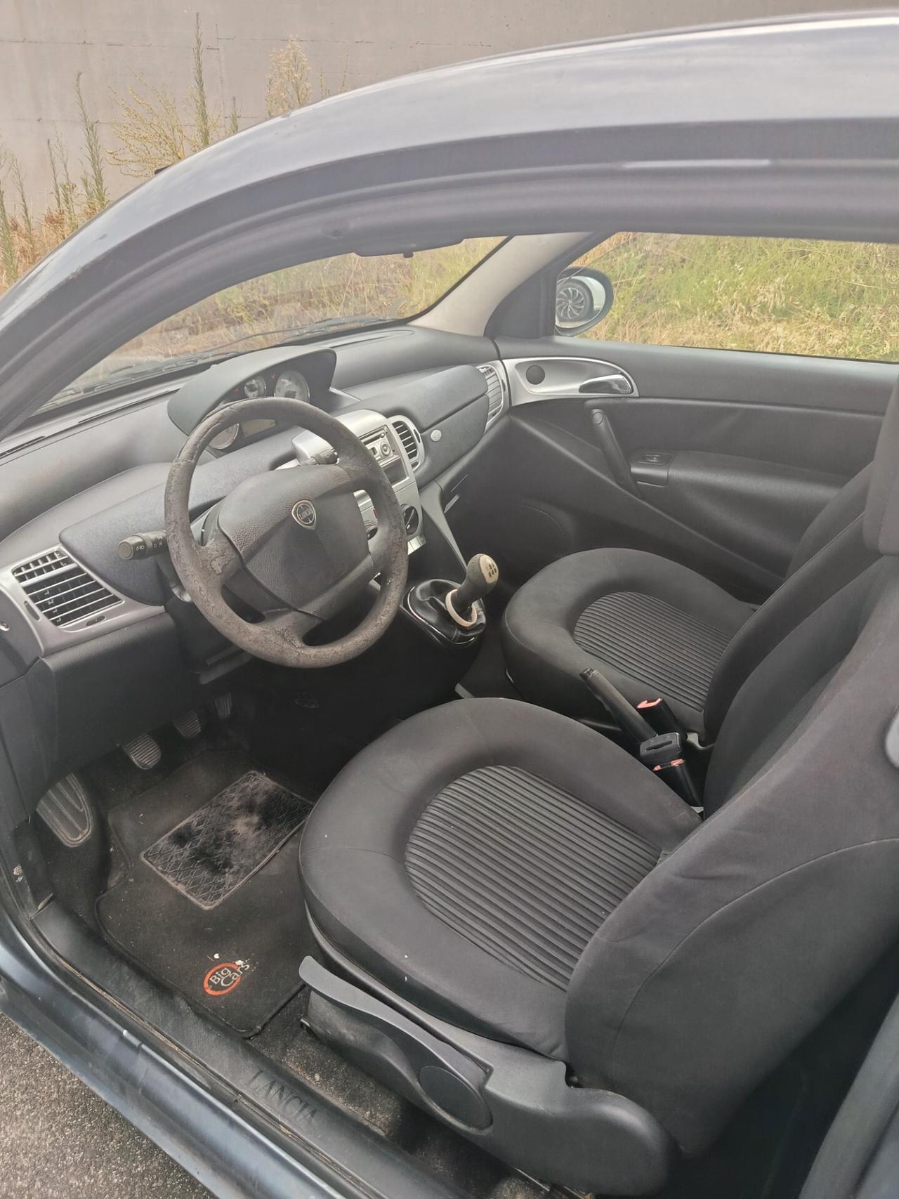 Lancia Ypsilon 1.3 MJT 75 CV Platino