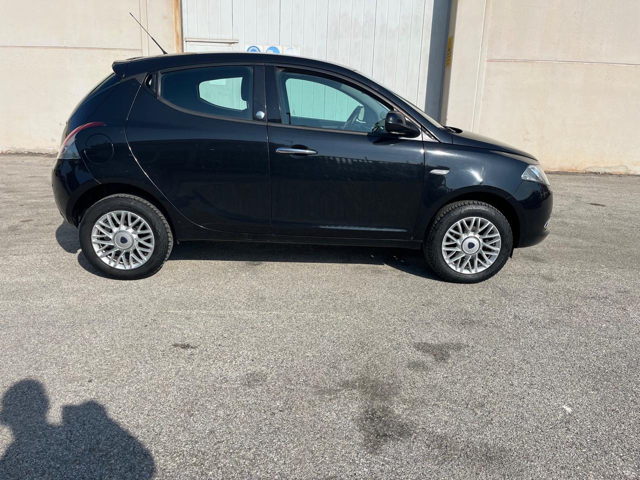 Lancia Ypsilon 0.9 TwinAir 85 CV 5 porte Metano Ecochic Gold