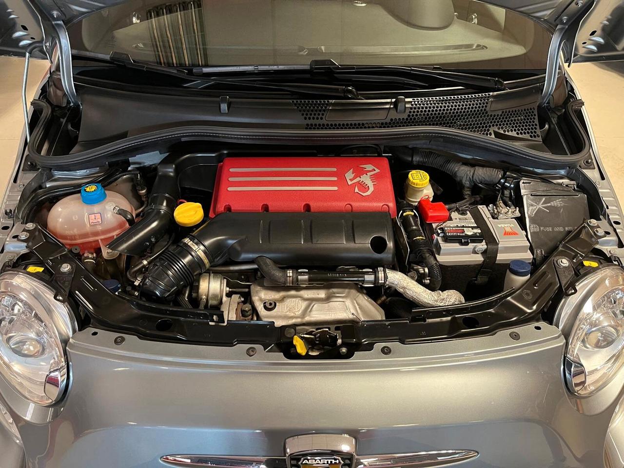 Abarth 500 695 Tributo Ferrari