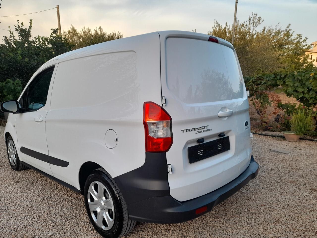 Ford Transit Courier 1.5 TDCi 75CV Van Entry