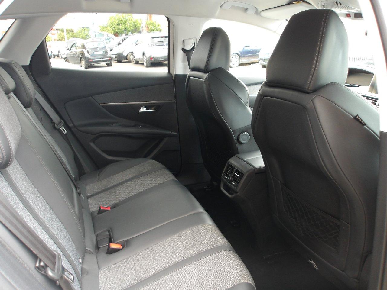 Peugeot 3008 1.2 Puretech t Allure 130cv eat8 AUTOMATICA