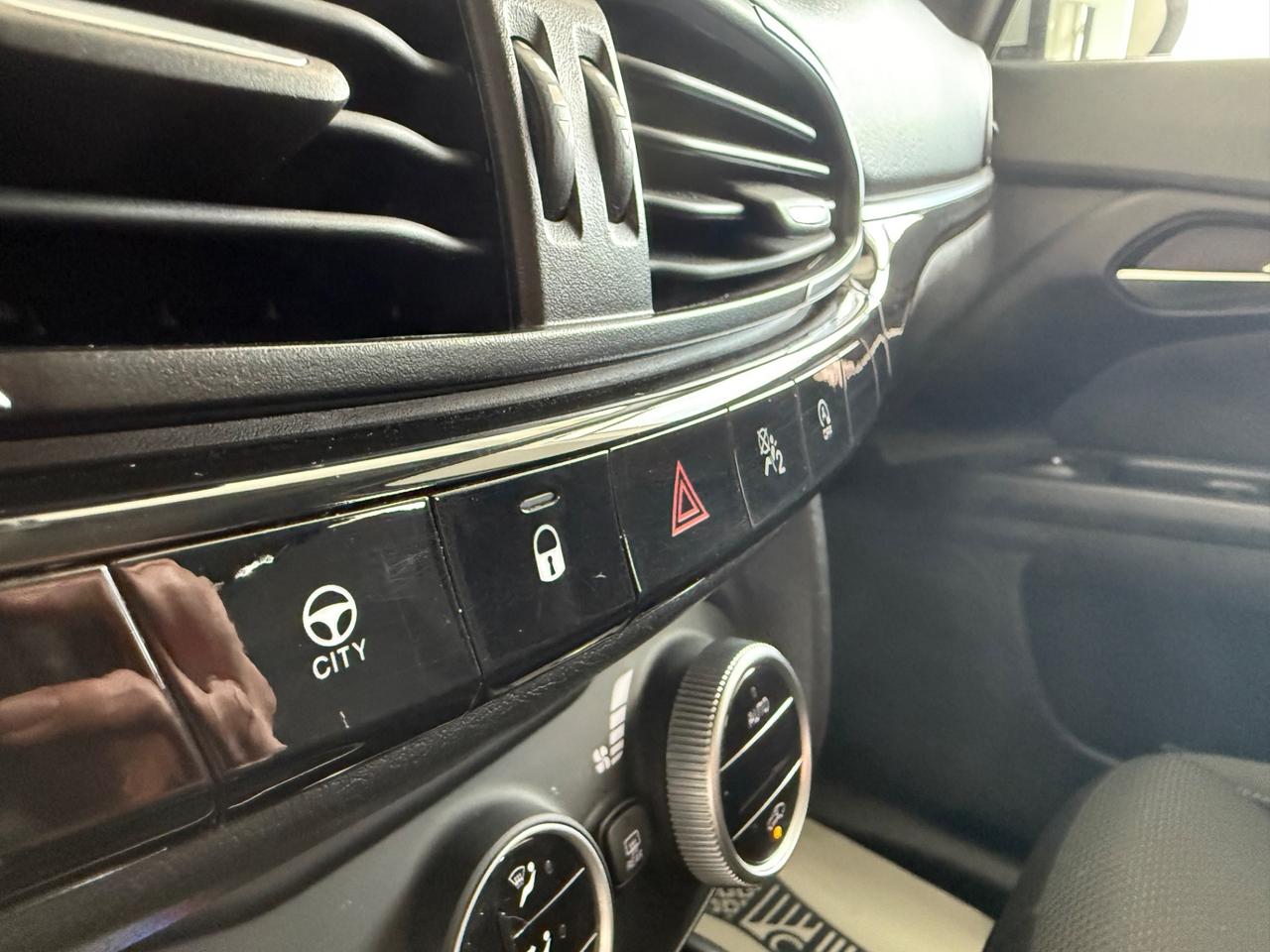 Fiat Tipo 1.6Mjt 5P 130CV LOUNGE+FULL LED/NAV2022
