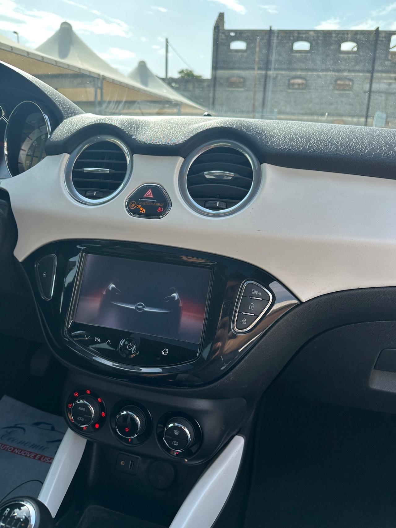 Opel Adam 1.2 70 white blach