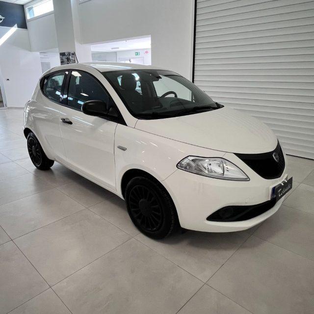 LANCIA Ypsilon 1.0 FireFly 5 porte S&S Hybrid Ecochic Silver