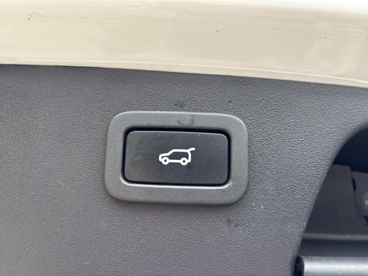 Jaguar E-Pace 2.0D 180 CV AWD aut. R-Dynamic SE