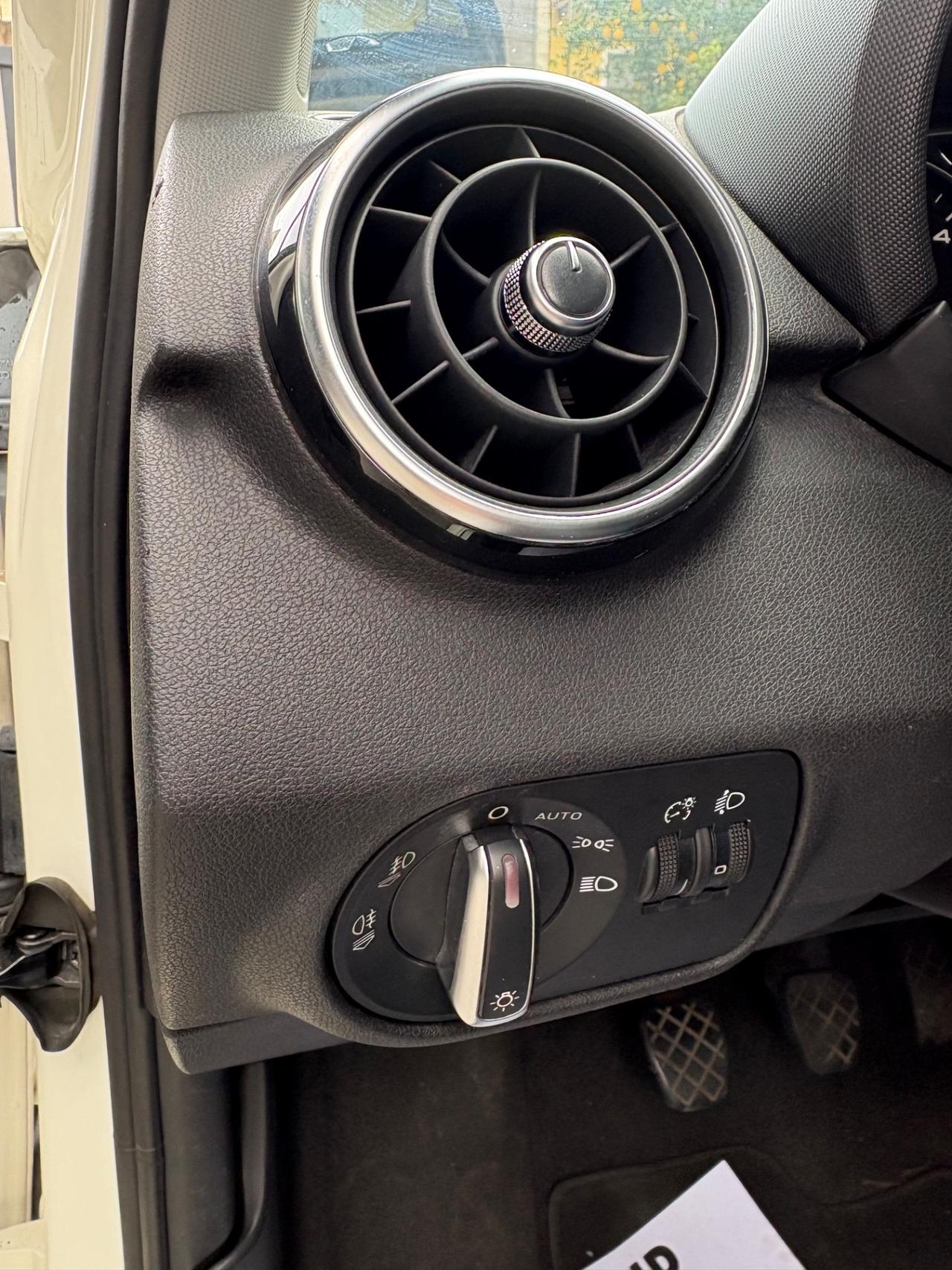 Audi A1 1.6 TDI 90cv TETTO NAVIGATORE