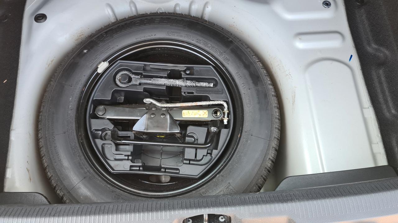 Peugeot 207 1.4 HDi 70 cv 2013 NEOPATENTATI