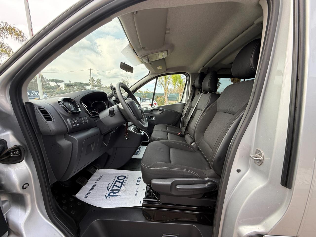 Renault Trafic 2.0dCi 120CV 9 Posti l2h1 Lungo 2 Porte Posteriori Fari Full Led