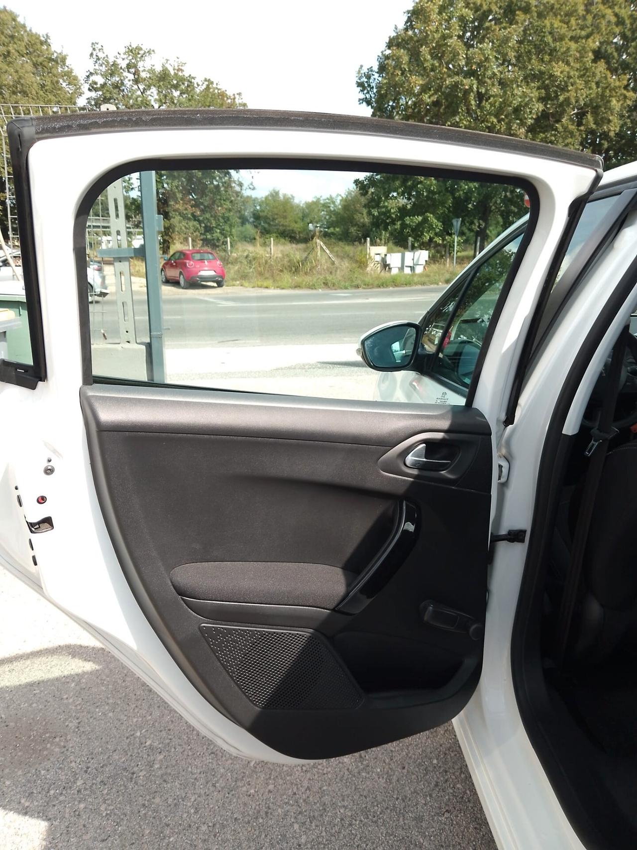 Peugeot 208 BlueHDi 100 5 porte Allure