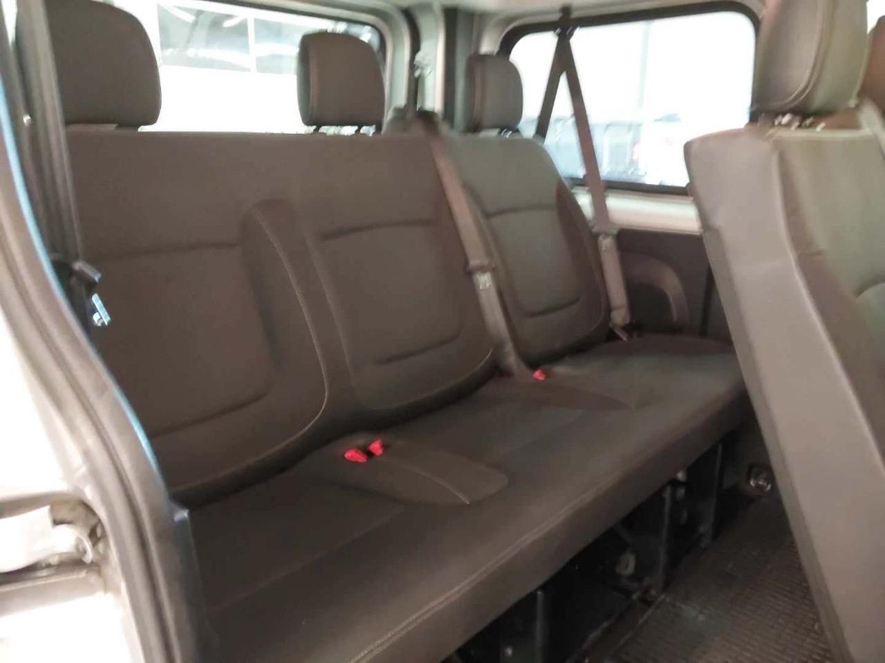 Renault Trafic 2.0 dci 9 Posti + Gancio