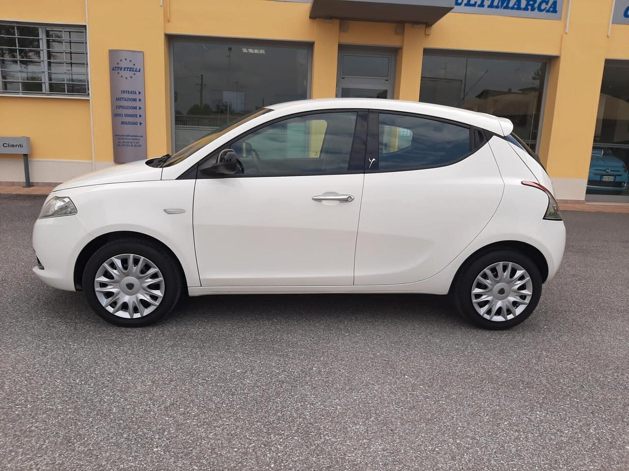 Lancia Ypsilon Benzina cc. 1.242 - 5 Porte 5 Posti UTILIZZABILE ANCHE PER I NEOPATENTATI.