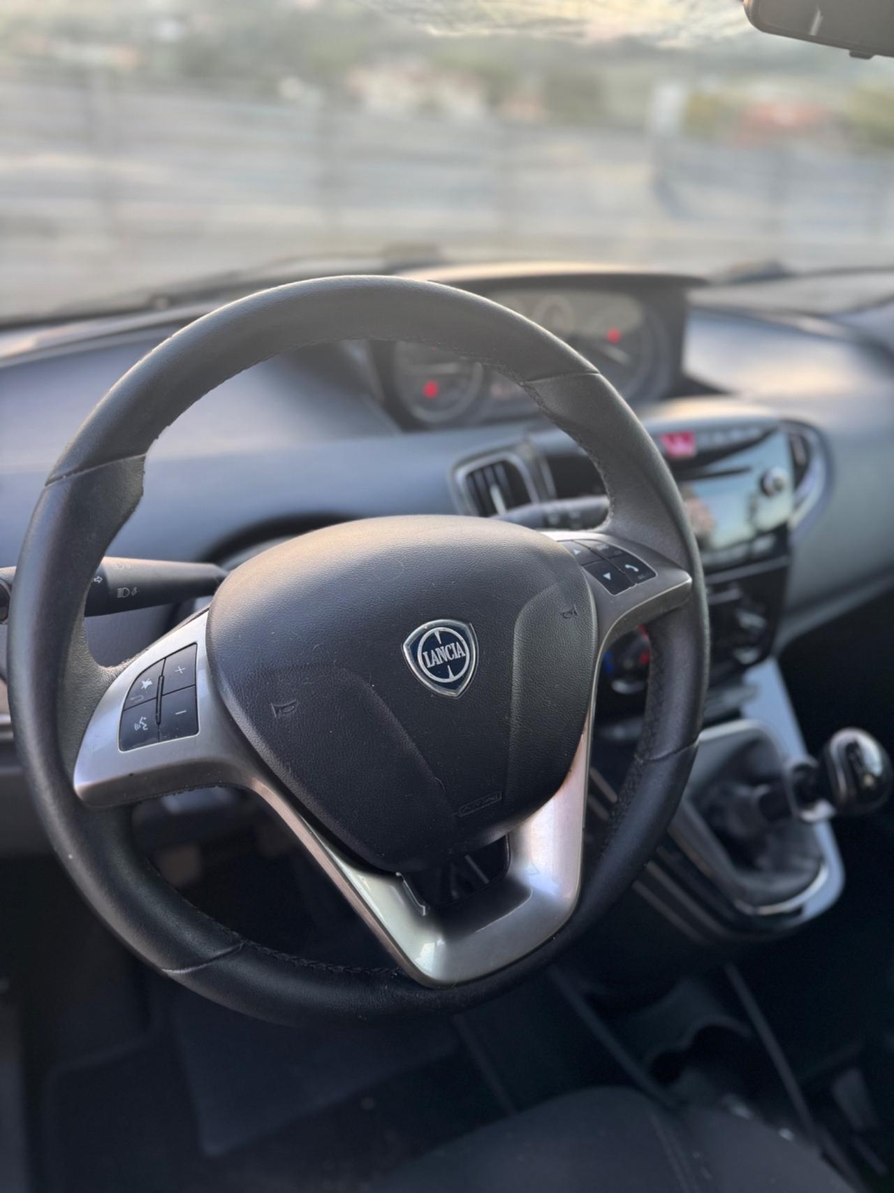 Lancia Ypsilon 0.9 TwinAir 85 CV 5 porte Metano Ecochic 30th Ann.
