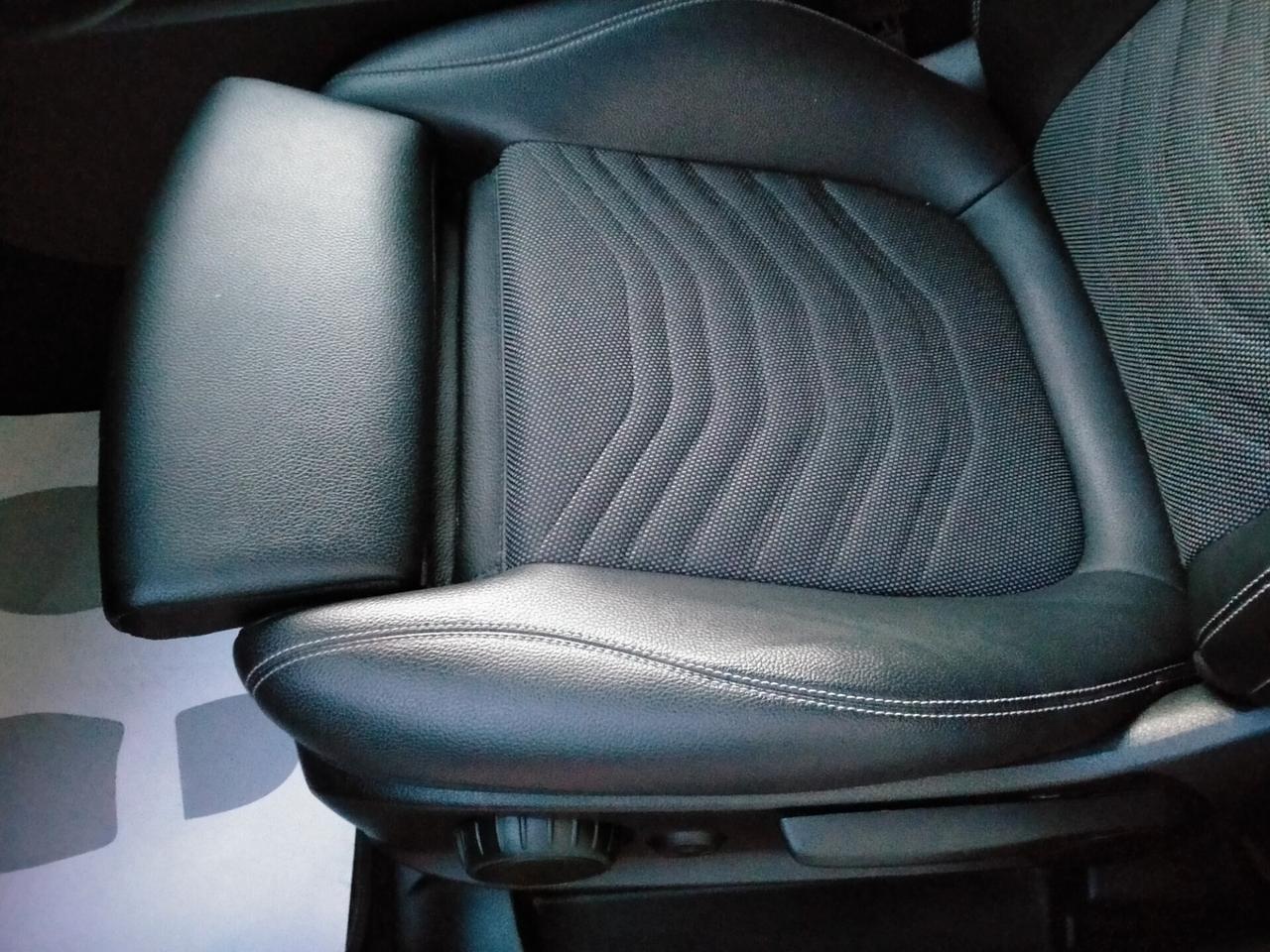 Mercedes-Benz GLB 180 D BUSINESS EXTRA 8MLED/SEDILI SPORT/DISPLAY MAXI