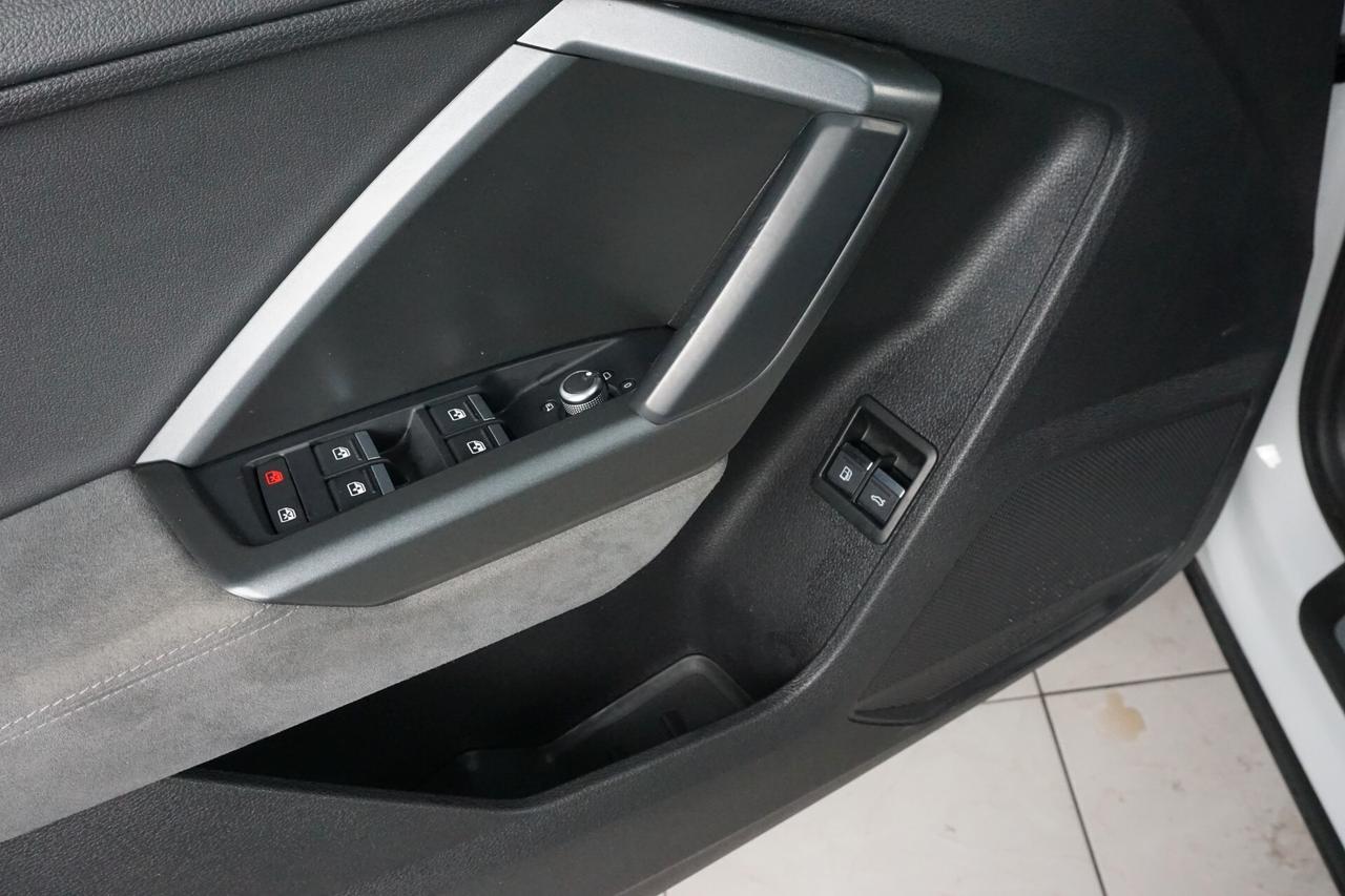 Audi Q3 SPB 45 TFSI E-Tron S tronic line Identity Black