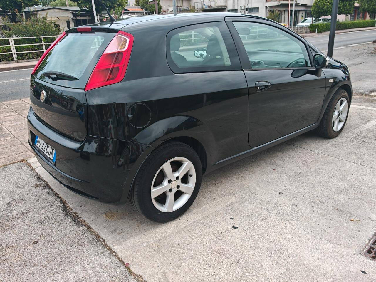 Fiat G Punto 1.3 MJT 75 CV 3p ok neopatentati.