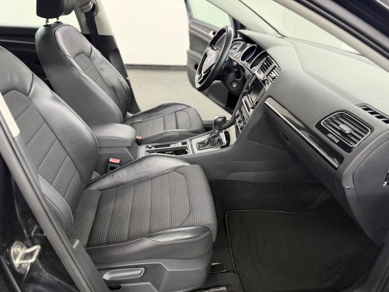 VOLKSWAGEN GOLF (anno 2013)