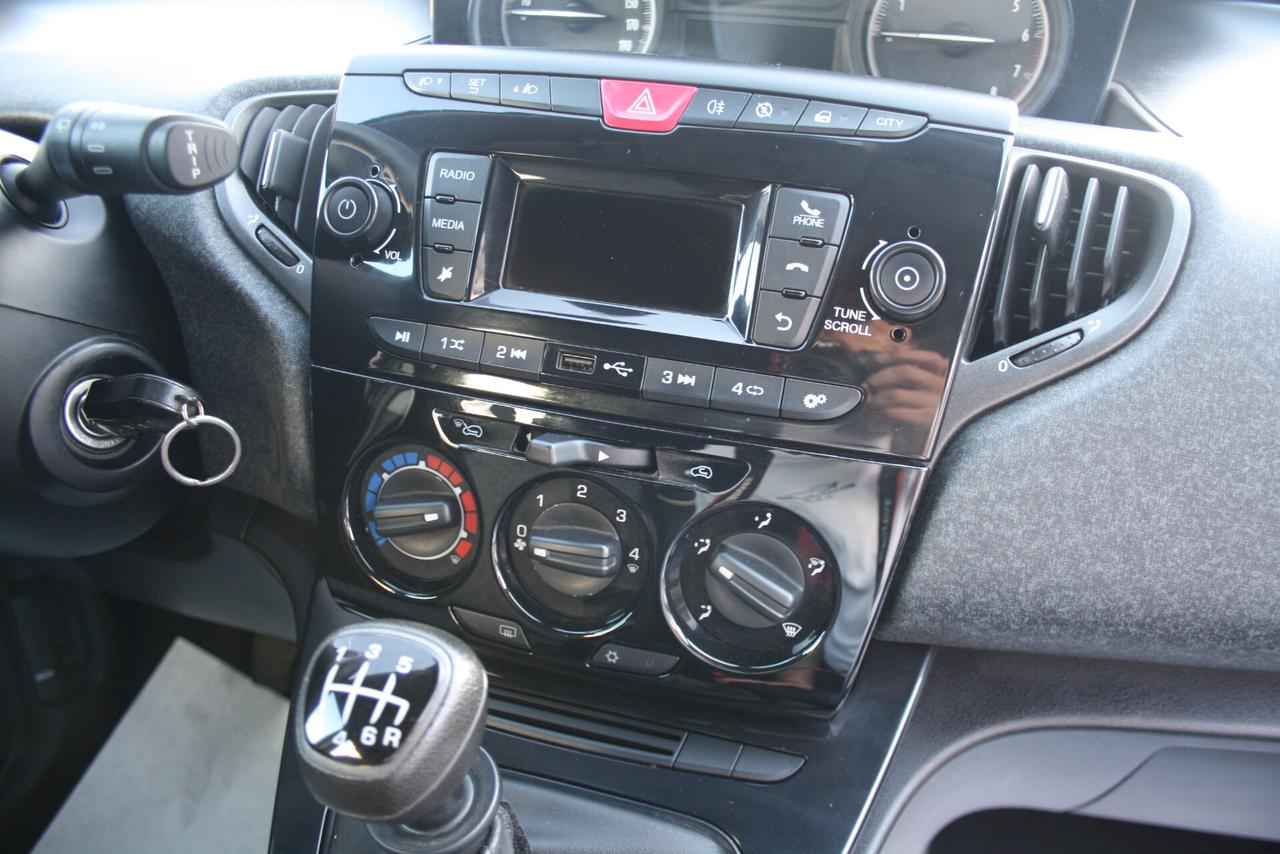 LANCIA YPSILON 1.0 HYBRID 70CV