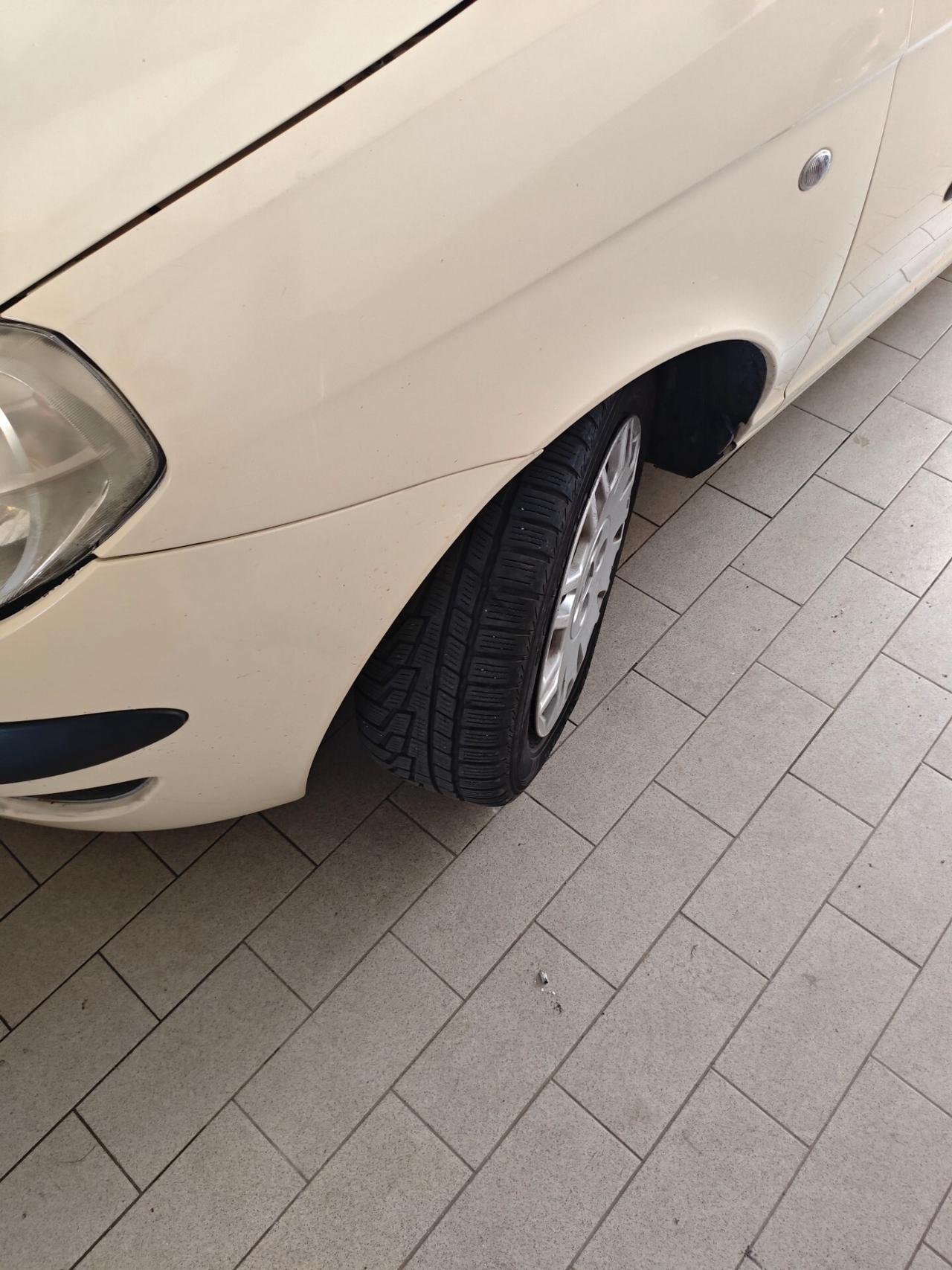 Lancia Ypsilon 1.2 16V Argento