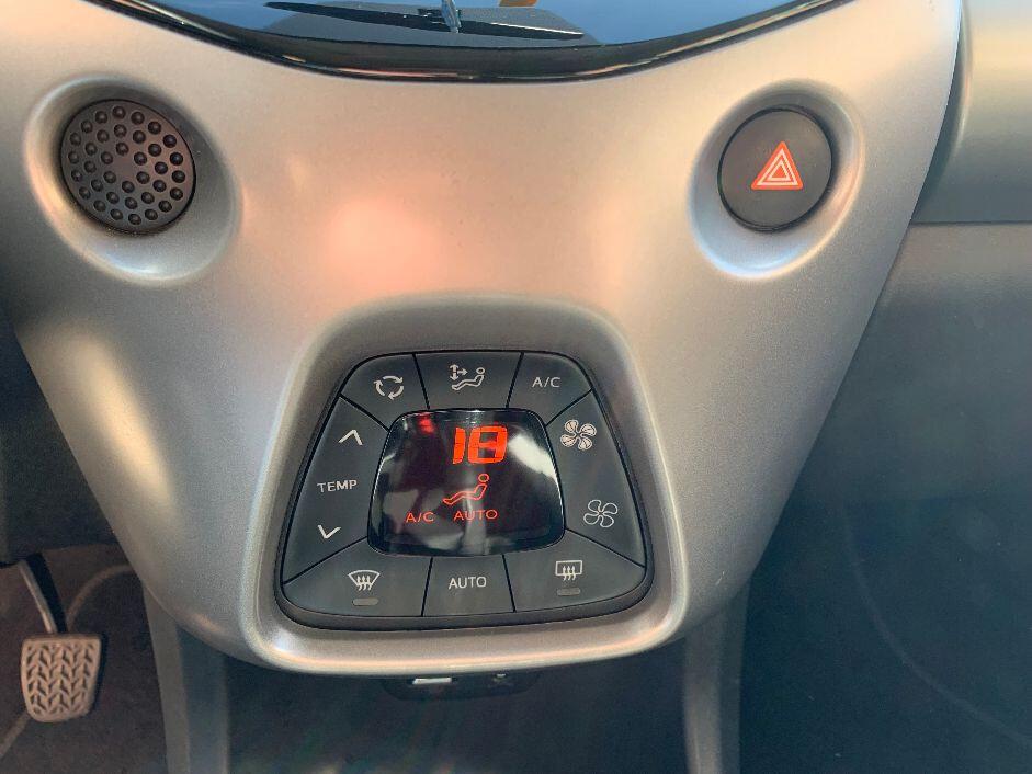 Toyota Aygo 1.0 VVT-i 69 CV 5 porte x-play - OK NEOPATENTATI