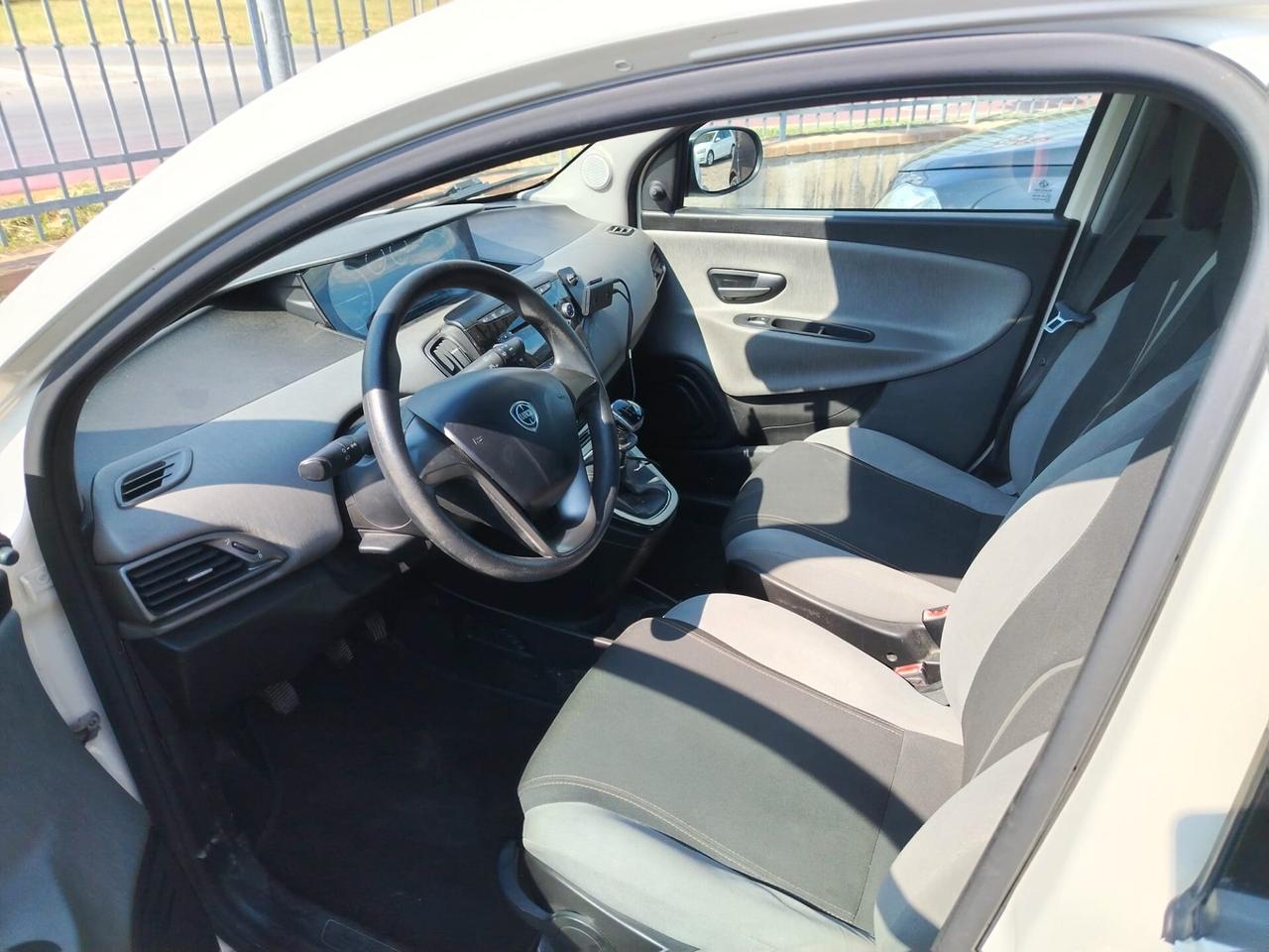 Lancia Ypsilon 1.2 69 CV 5 porte Gold