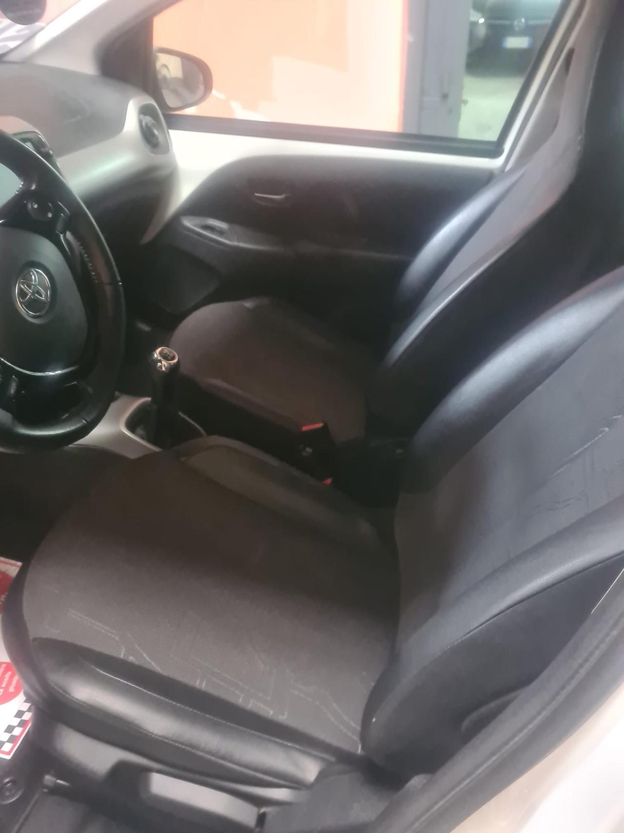 Toyota Aygo 1.0 VVT-i 69 CV 5 porte x-cool