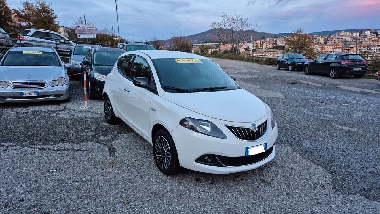Lancia Ypsilon 1.0Hybrid Plat-2024-km12.700-Gar3anni