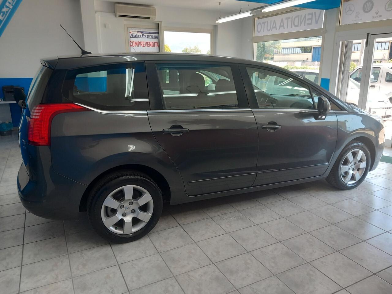 Peugeot 5008 1.6 diesel automatica 7 posti 152 mila km anno 2013