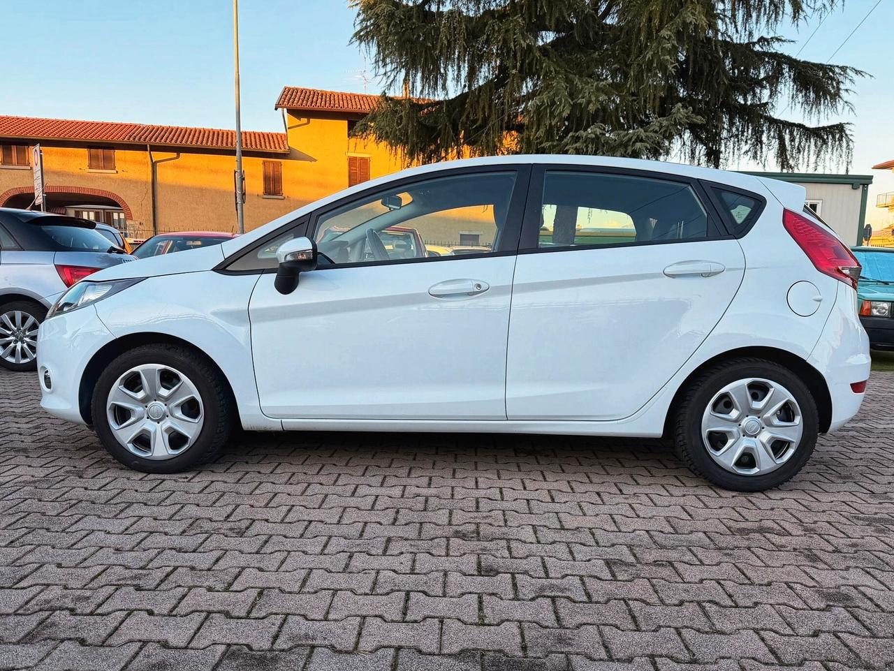 Ford Fiesta 1.4 TDCi 70CV 5 porte OK NEOPATENTATI