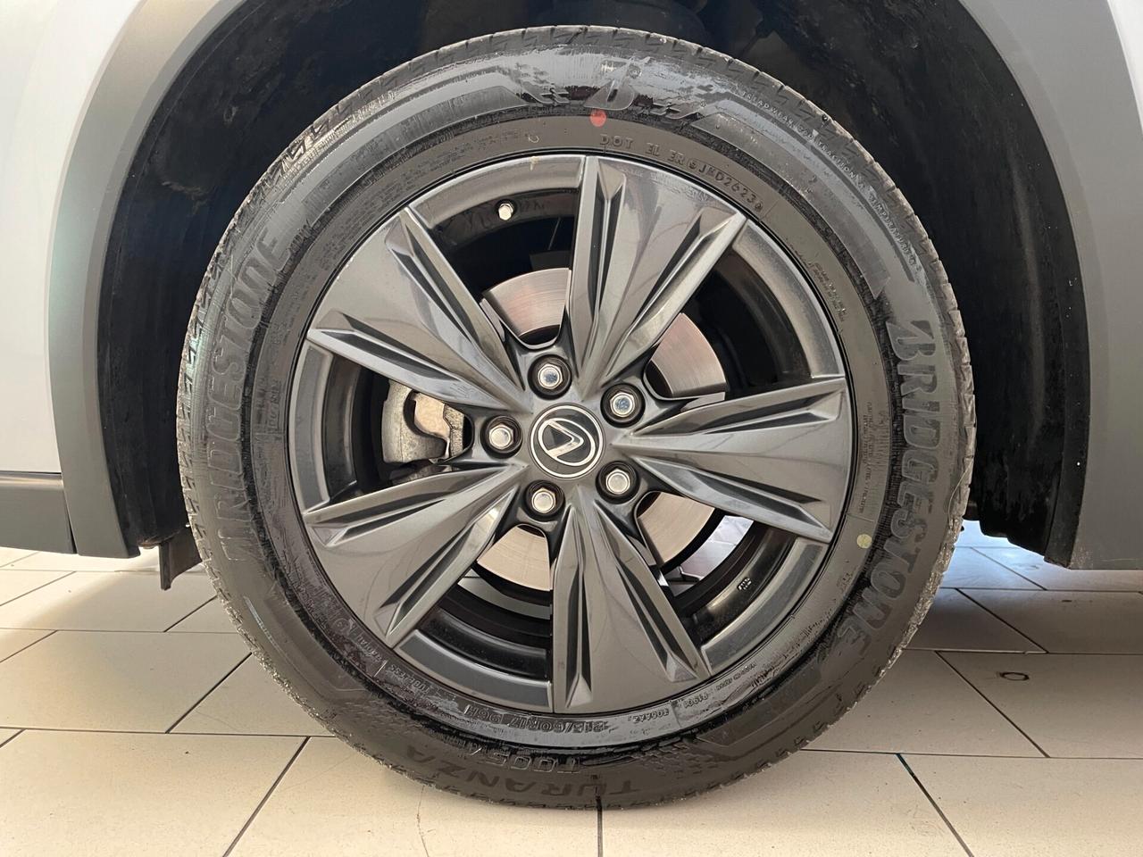 Lexus UX 250h Urban 2.0 2wd cvt-LEGGI SOTTO