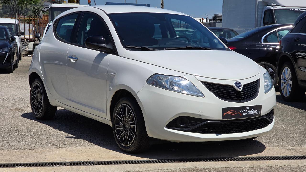 Lancia Ypsilon 1.2 69 CV 5 porte Gold