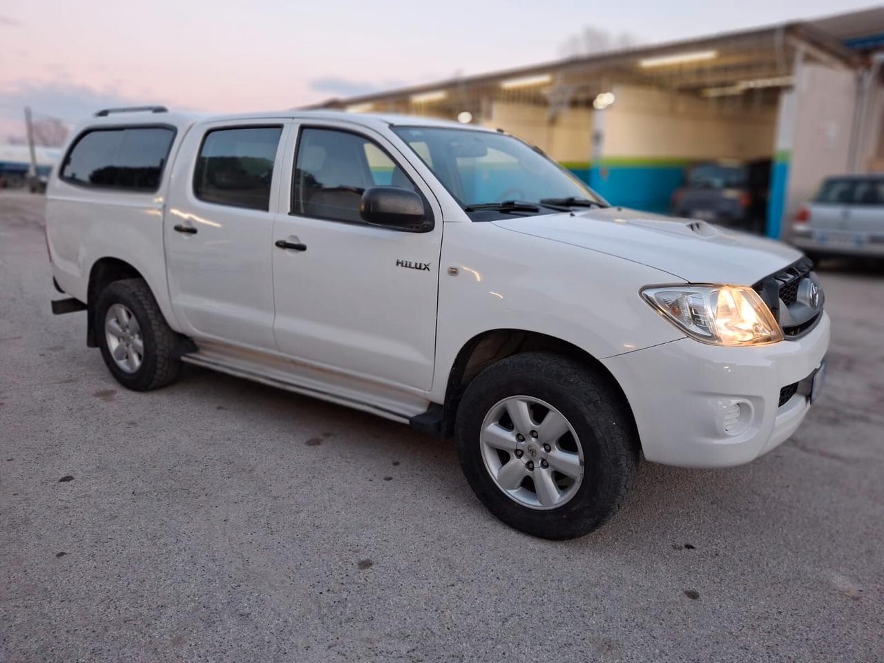 TOYOTA HILUX 2.5 D-4D 4WD DOPPIA CABINA