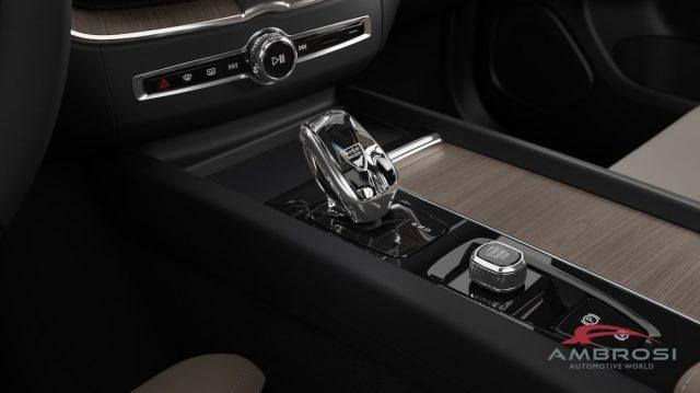 VOLVO XC60 B5 AWD Mild hybrid Benzina Plus Dark