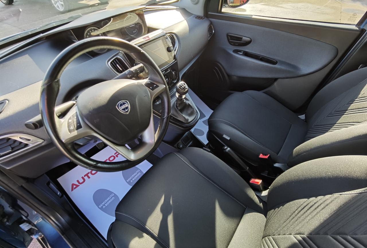 Lancia Ypsilon 1.0 FireFly 5P Hy Ecochic Gold