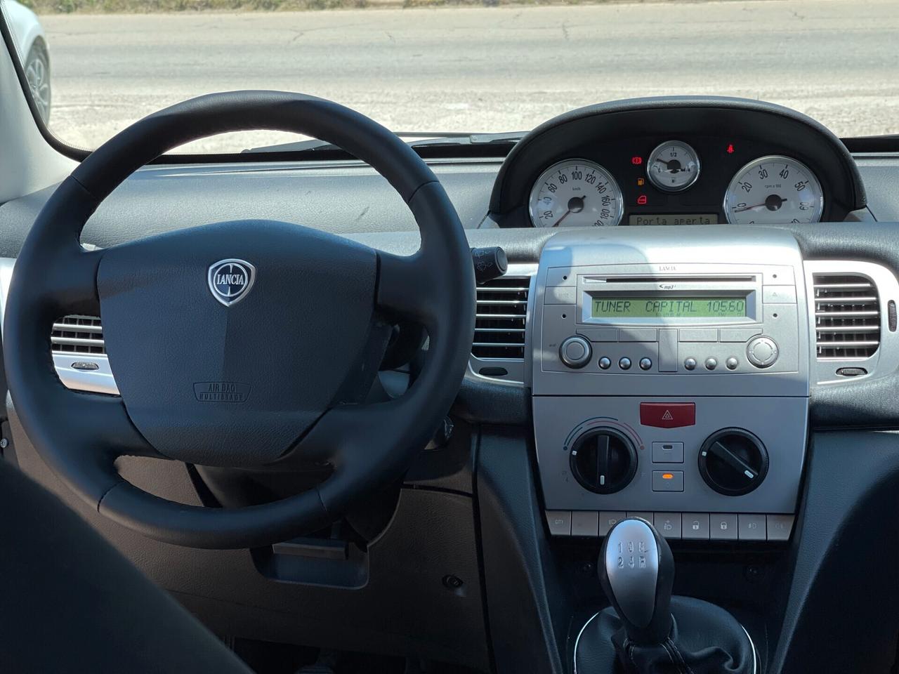 Lancia Ypsilon 1.3 MJT 75 CV Unyca