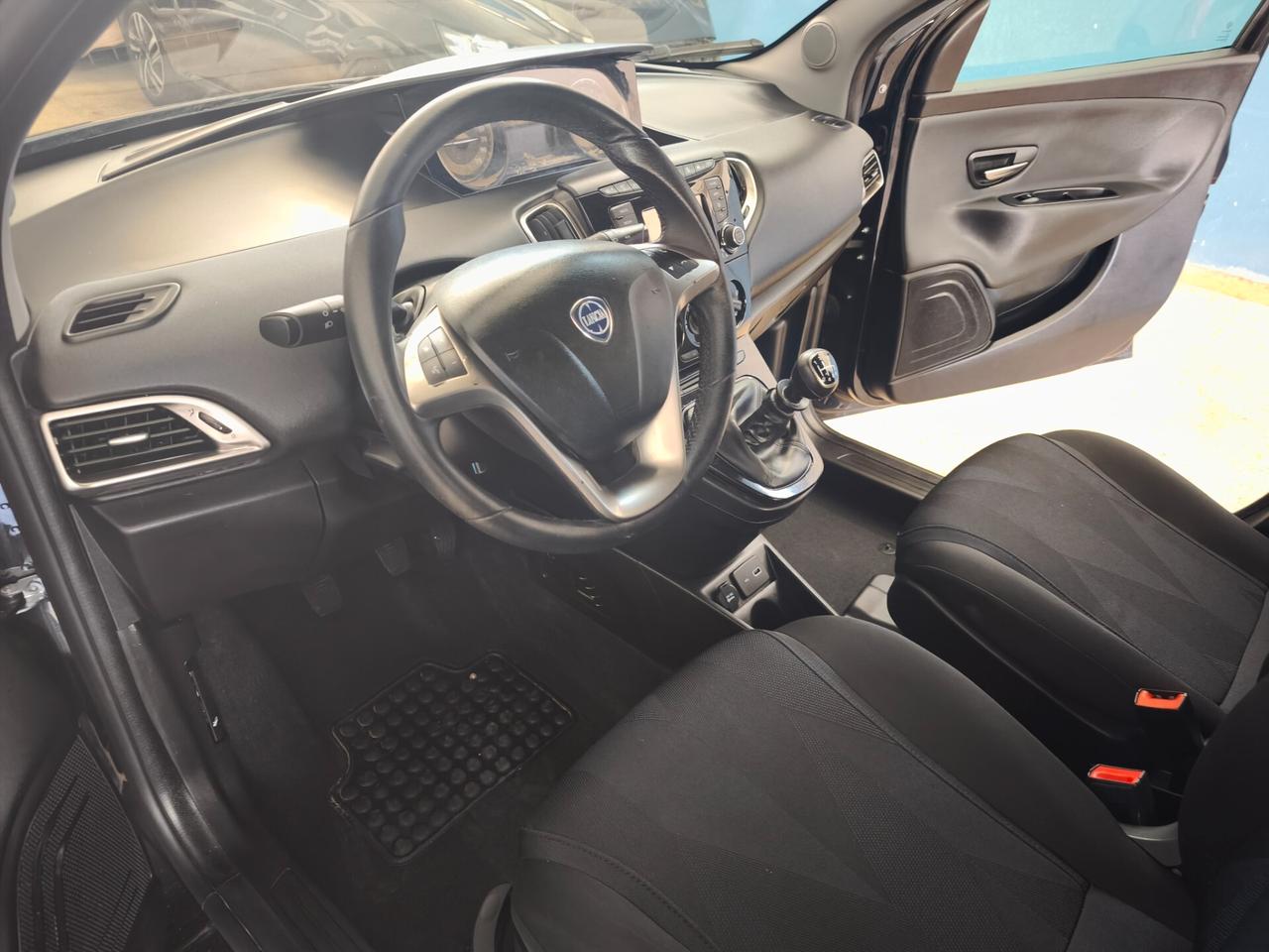 Lancia Ypsilon Hybrid Ecochic Gold ALLUVIONATA