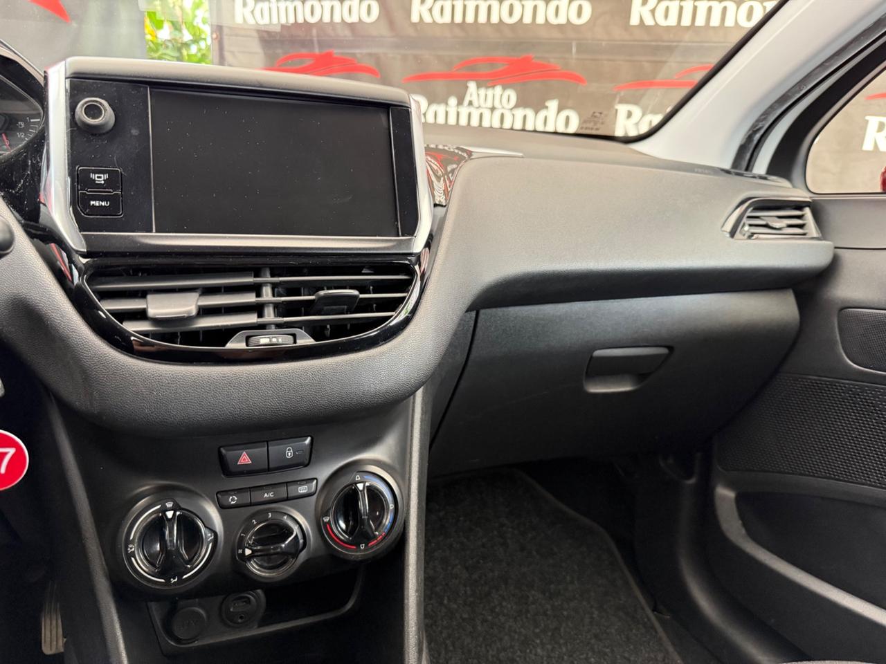 Peugeot 208 1.4 HDi 68 CV 5 porte