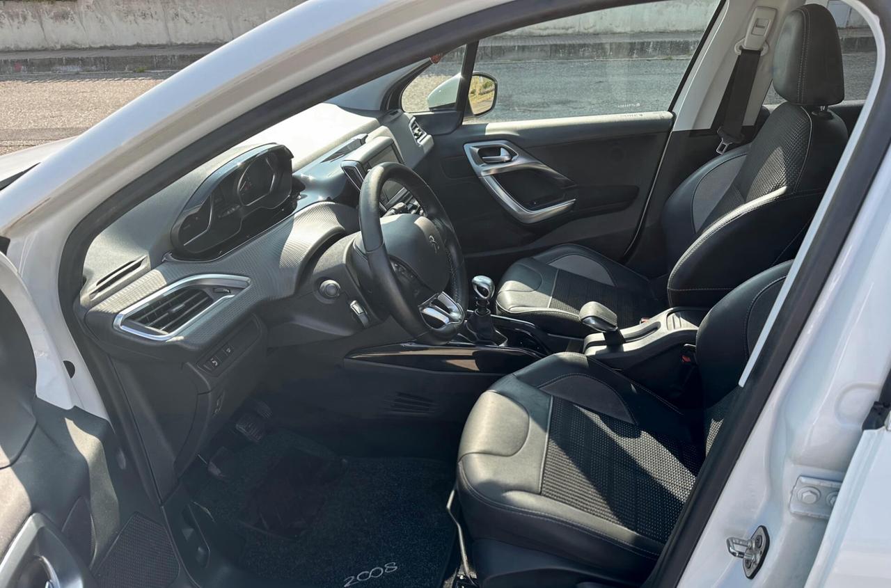 Peugeot 2008 BlueHDi 100 S&S Black Matt