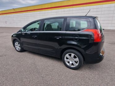 Peugeot 5008 1.6 HDi 112CV cambio robotizzato Tecno