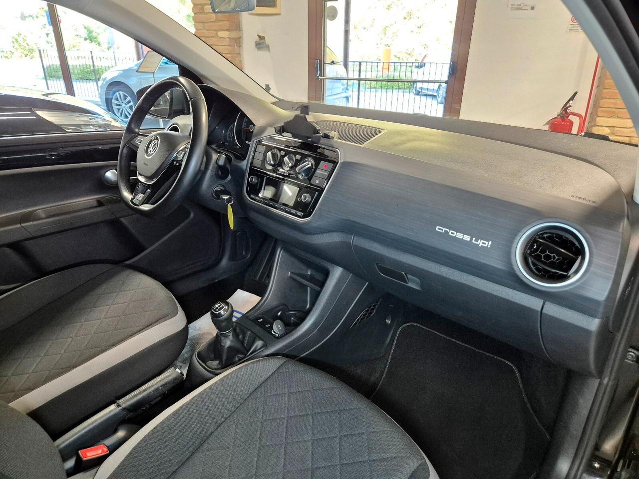 Volkswagen up! 1.0 75 CV 5p. cross BlueMotion Technology