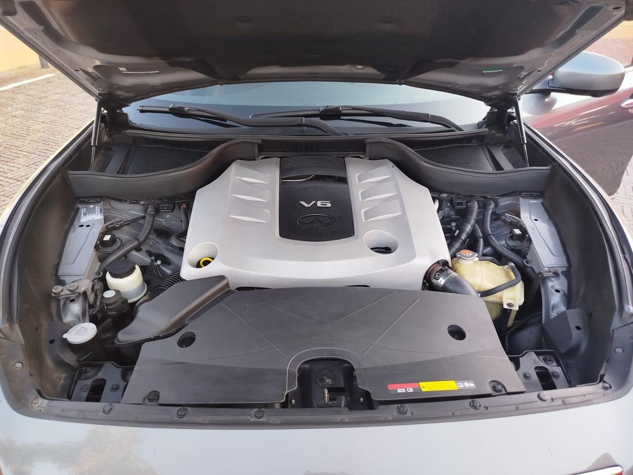 Infiniti QX70 3.0 diesel V6 AT S Premium