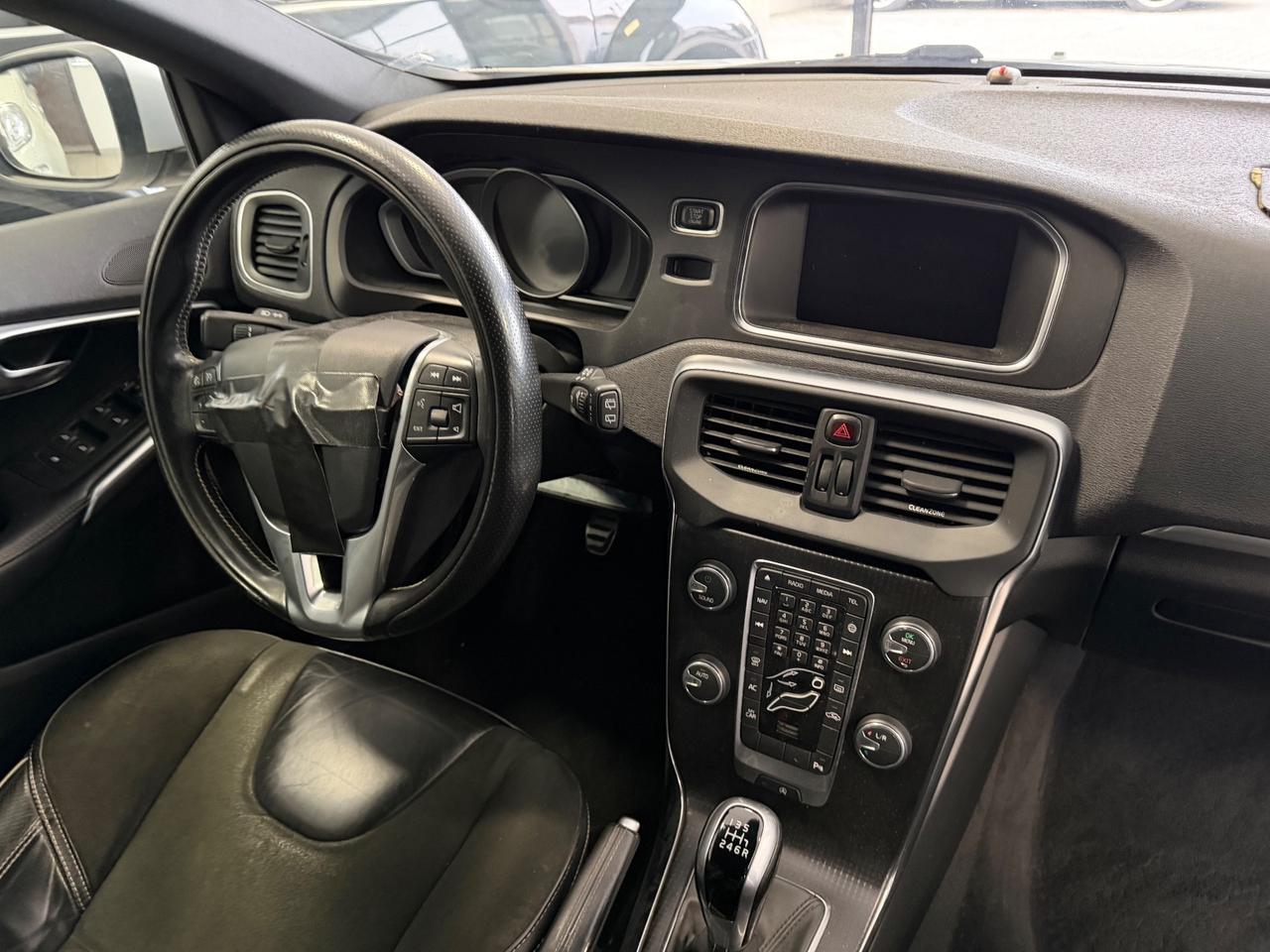 Volvo V40 D3 R-design Momentum