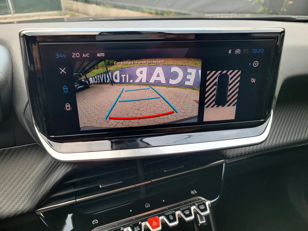 Peugeot 2008 1.2 ALLURE AUT. CARPLAY LED ACC RETROCAMERA
