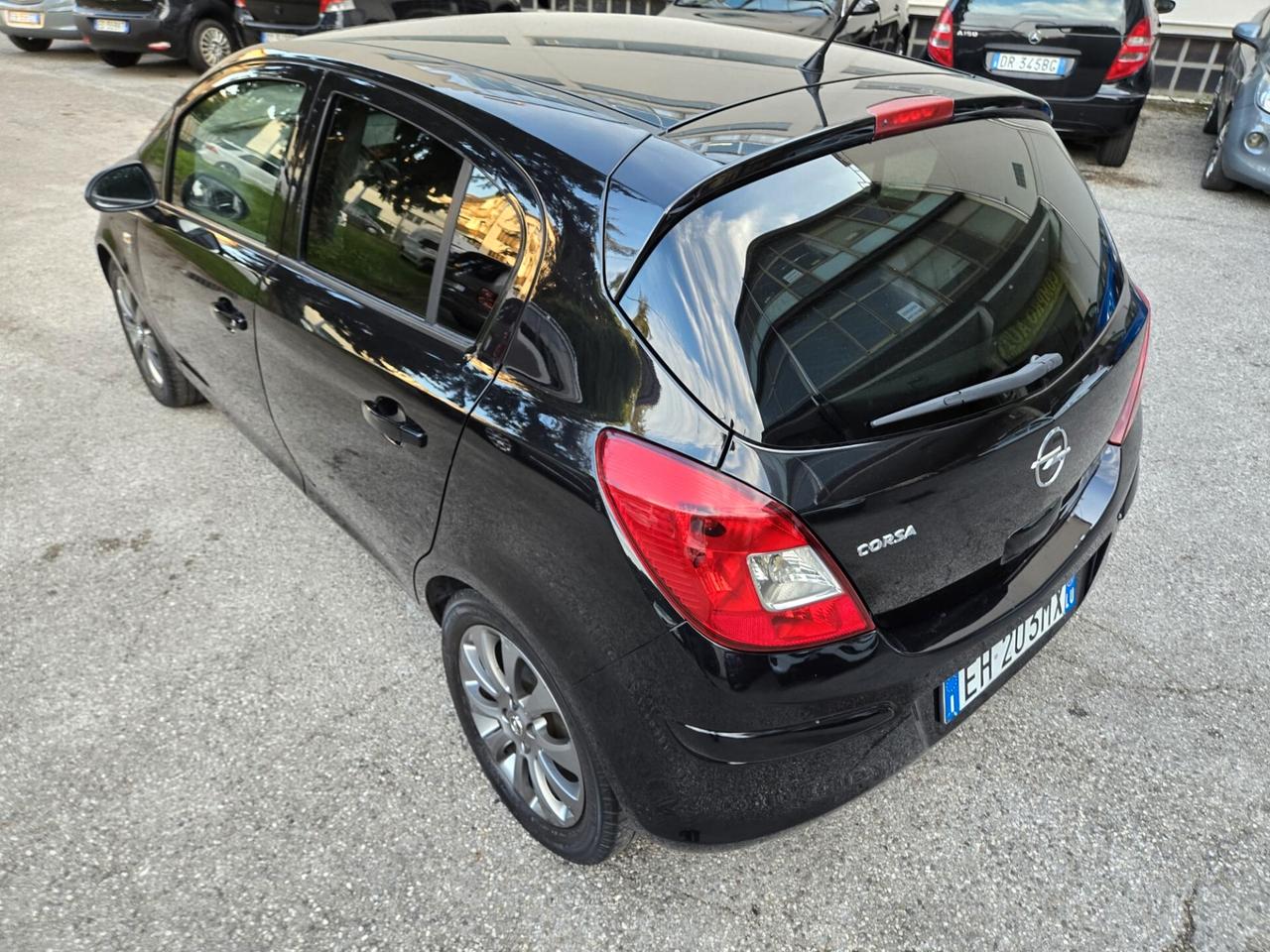 Opel Corsa 1.2 5 porte Cosmo Neopatentati