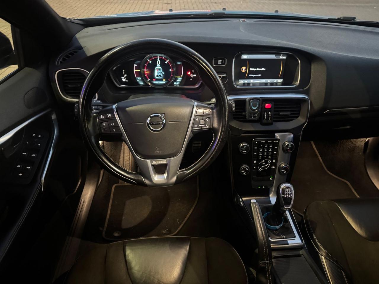 Volvo V40 R Design Momentum 2.0 D4 #9303