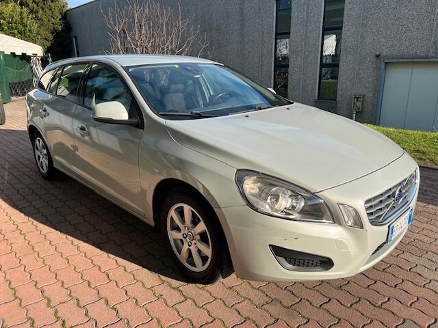 Volvo V60 I 2010 1.6 d2 (drive) Momentum