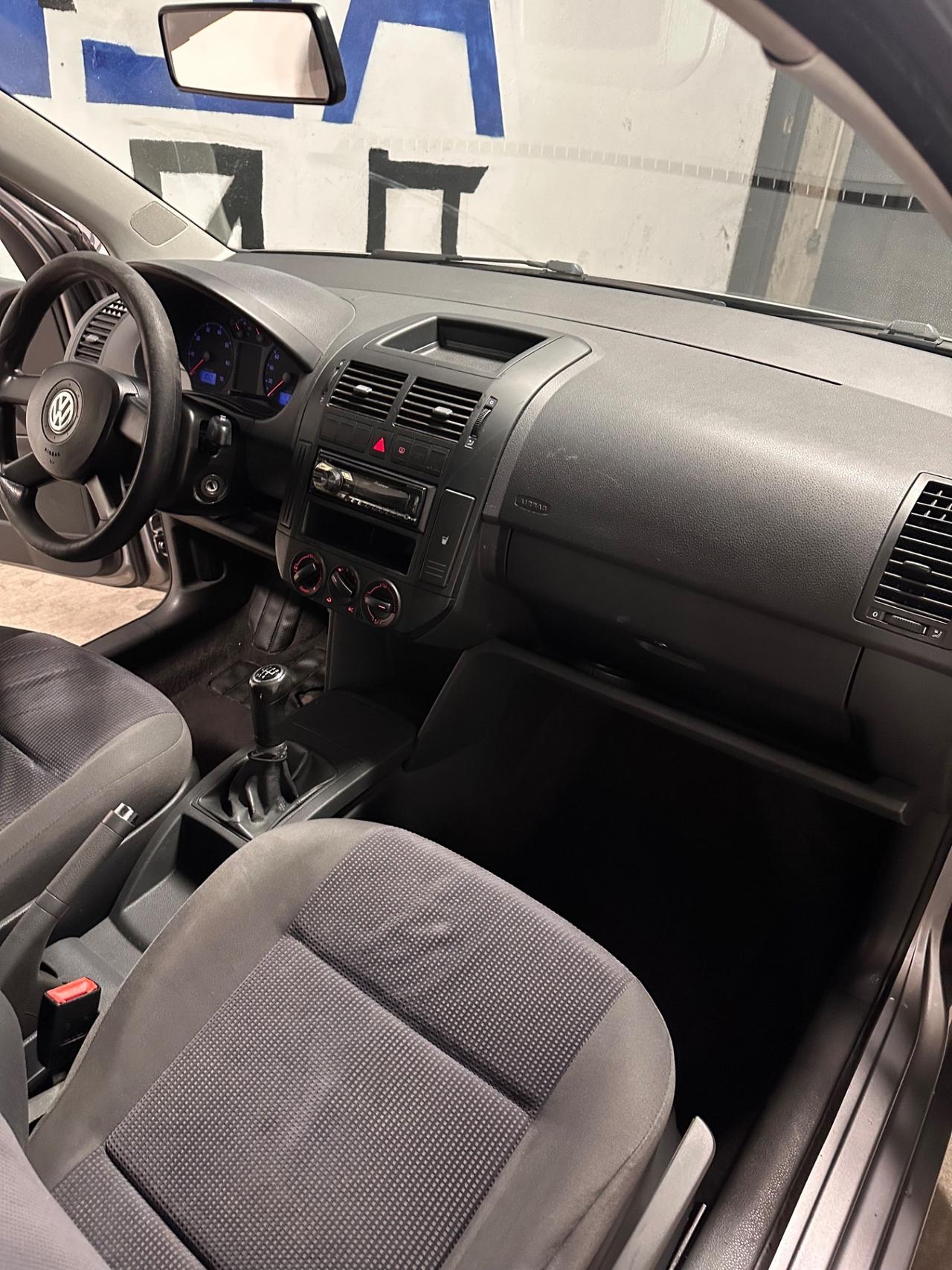 Volkswagen Polo 1.2/64CV 12V 5p. Comfortline 2006